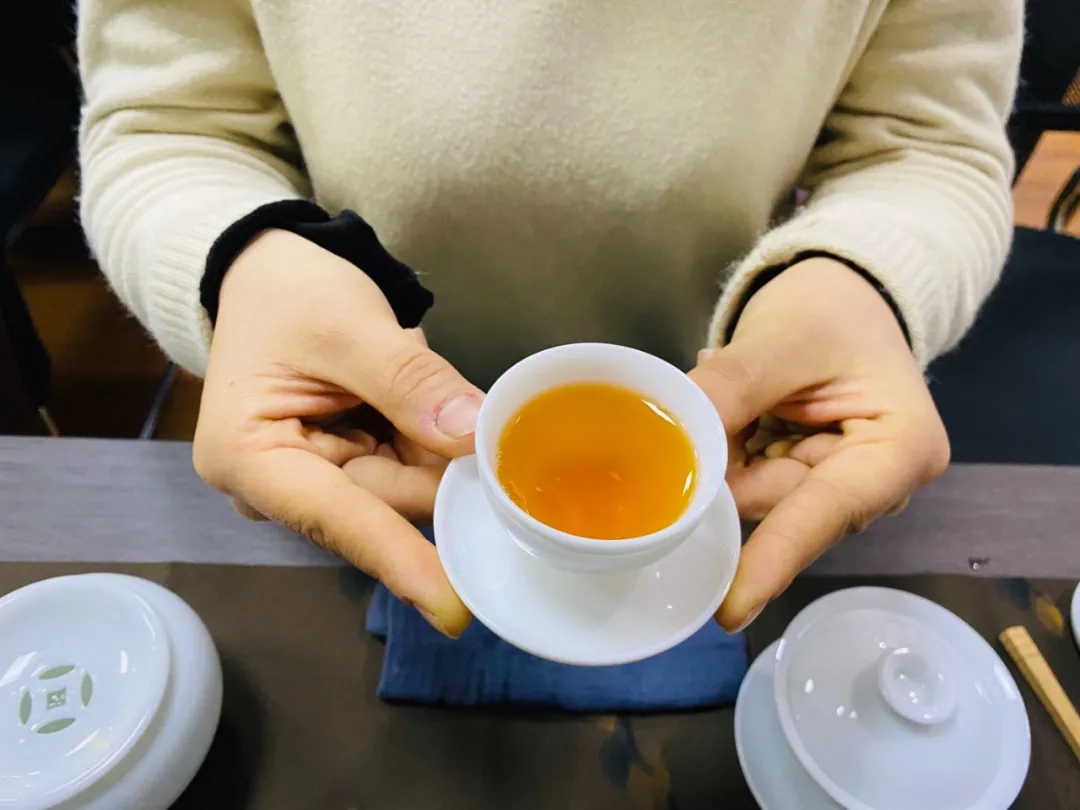 女神節(jié)快樂！三月花盛，品茗人生。