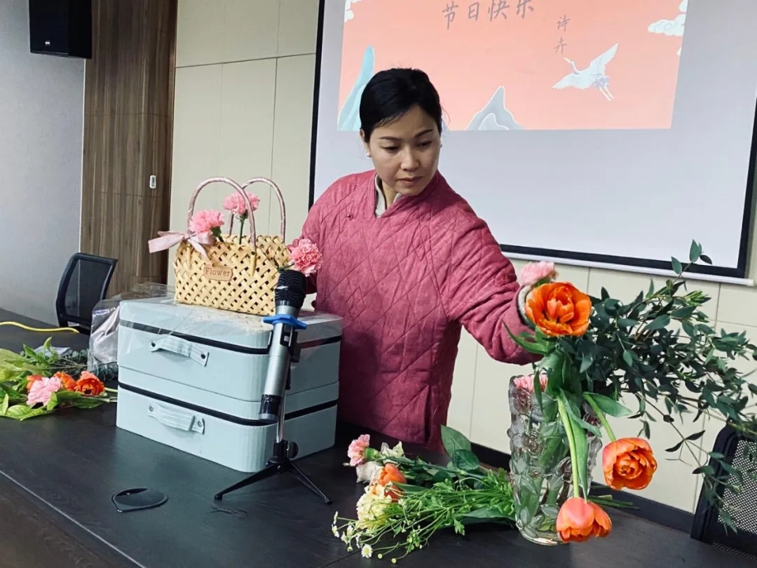 女神節(jié)快樂！三月花盛，品茗人生。